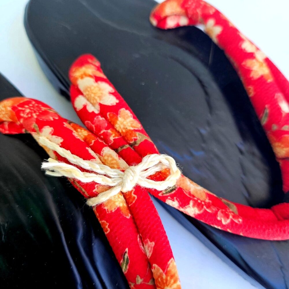 Japanese Geta Sandals Black Lacquer Red Floral Hanao S/M 6 to 7 Narrow - Picture 10 of 13